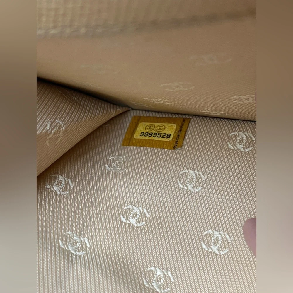 Chanel Caviar Lonng Wallet - Picture 10 of 11